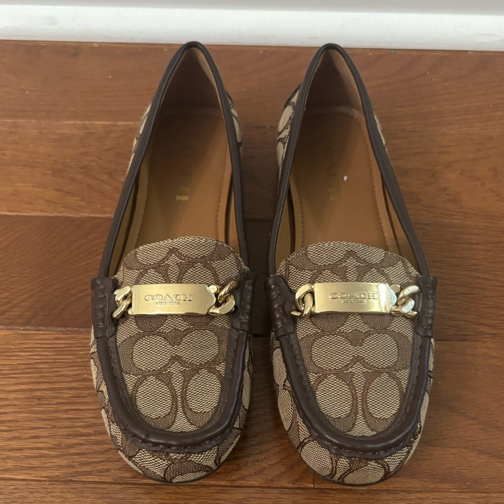 Coach Olive Signature Canvas Loafers Brown Gold Chain Size 7.5B